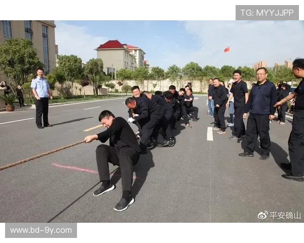 库车公安足球奋勇争先凝聚警魂展风采共筑平安激情绿茵新篇章